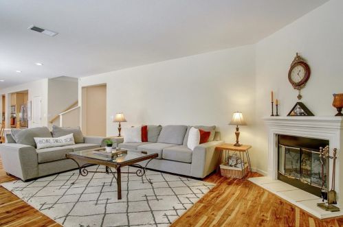 361 Majestic Dr, Hollister CA  95023-7032 exterior