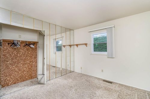 473 475, Valpo IN  46385-9238 exterior