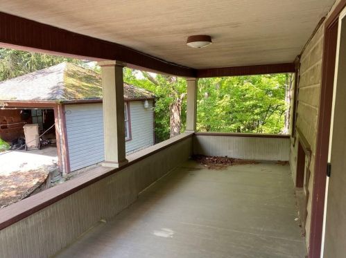 694 Chestnut St, Meadville PA  16335-2304 exterior