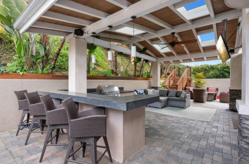 2875 Lloyd St, San Diego CA 92117-6031 exterior