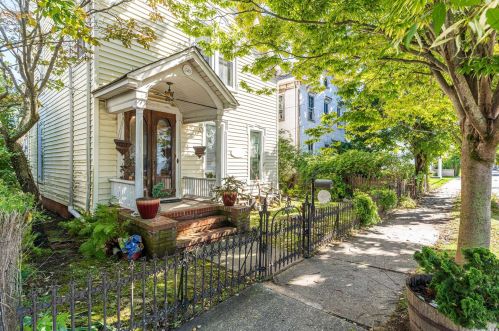 516 Main St, Greenport, NY 11944-1430