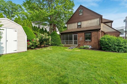 37 Mayfair Ave, Floral Park NY  11001-2546 exterior