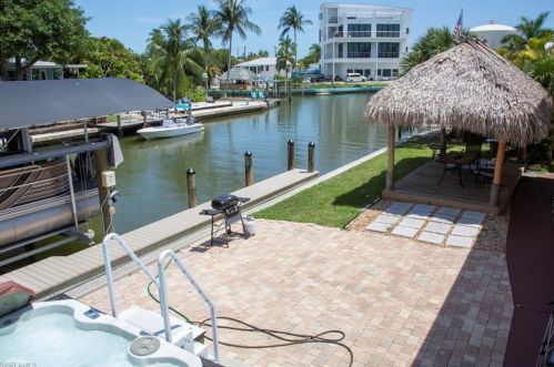 738 Matanzas Ct, Fort Myers Beach FL  33931-2120 exterior