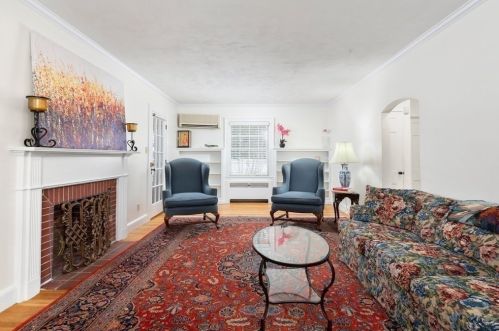 7 Gordon Rd, Milton, MA 02186-4822