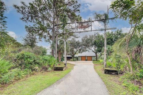 3500 Rustic Rd, Nokomis, FL 34275-3200