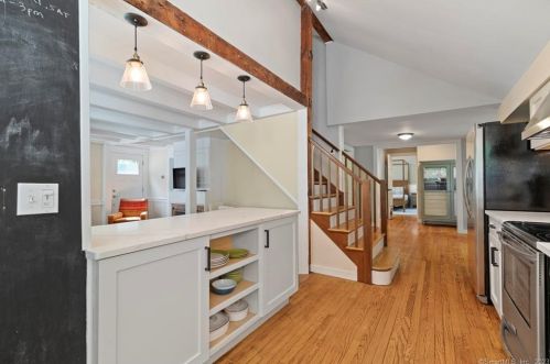 99 Book Hill Rd, Essex CT  06426-1322 exterior