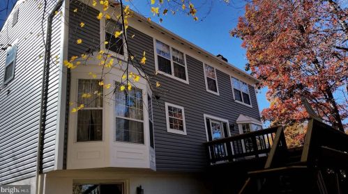 12107 Fort Craig Dr, Woodbridge, VA 22192-1007