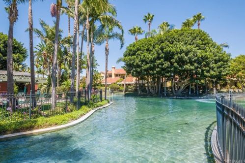 17 Malaga Pl, Manhattan Beach CA  90266-0072 exterior