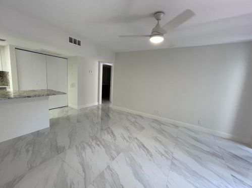 616 Executive Center Dr, West Palm Beach, FL 33401-4944