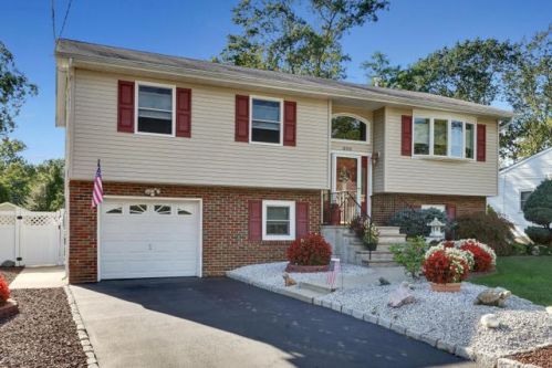 300 Spruce Dr, Bricktown, NJ 08723-5946