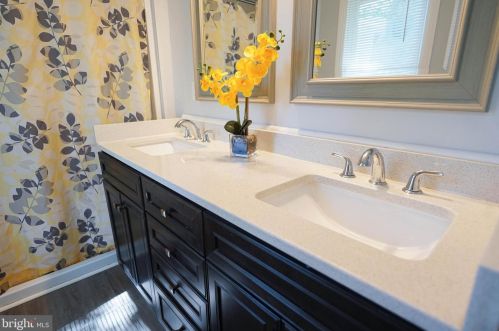 411 6th St, Laurel DE  19956-1363 exterior