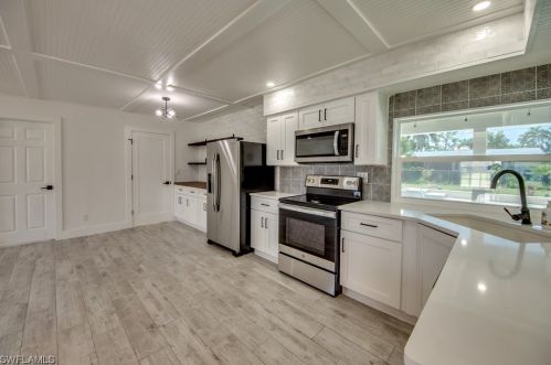 208 43 Ter, Cape Coral FL  33904-8425 exterior