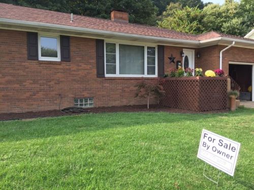 310 Jefferson St, Tiltonsville, OH 43963-1011