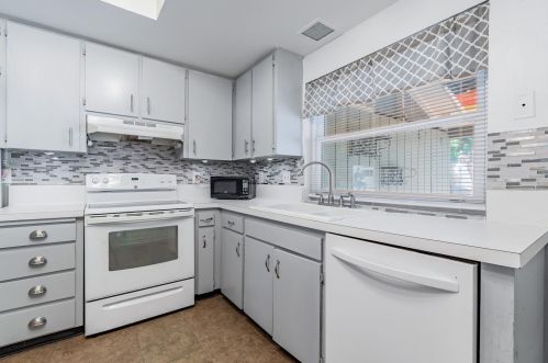 14677 Pine Glen Cir, Lutz FL  33559-3289 exterior