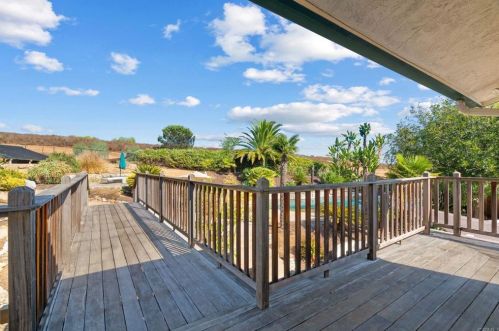 1322 Hamilton Ln, Escondido CA  92029-4316 exterior