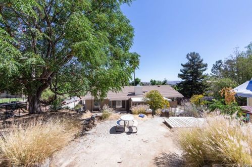 14811 Toft Dr, Lake Elsinore CA  92530-7408 exterior