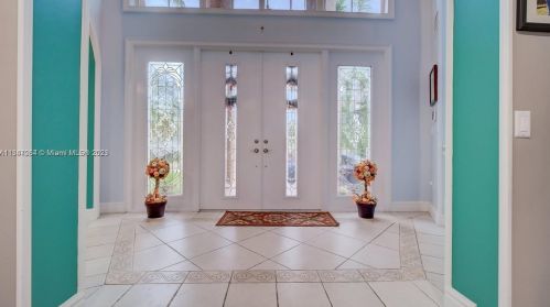 15963 79th Pl, Hialeah FL  33016-6647 exterior