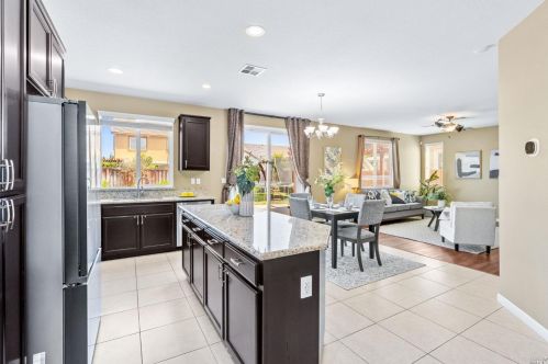 2312 Newcastle Dr, Vacaville CA  95687-8252 exterior