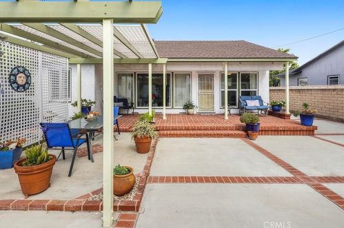 5436 Rosebay St, Long Beach CA  90808-3527 exterior