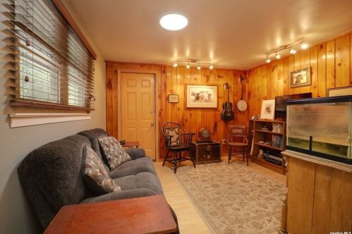 61 Bayonne Ave, Central Islip NY  11722-3429 exterior