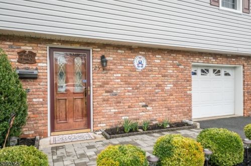 25 Valley Rd, Lincoln Park, NJ 07035-2422