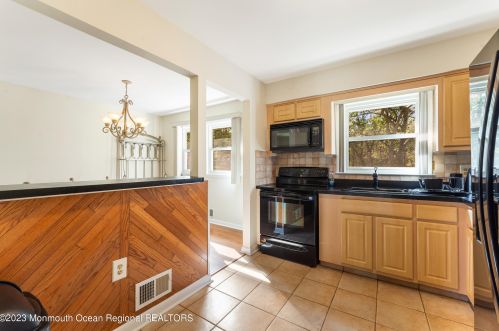 922 Morris Ave, Lakewood NJ  08701-5521 exterior