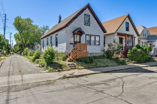 1619 24th Pl, Milwaukee WI 53205-1403 exterior