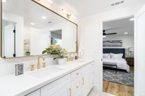 7012 Bobhird Dr, San Diego CA 92119-1404 exterior