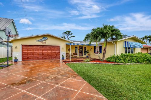 7130 Thompson Rd, Boynton Beach, FL 33426-7660