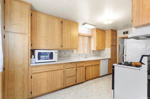 9833 Sharon Ave, Riverside CA  92503-3102 exterior