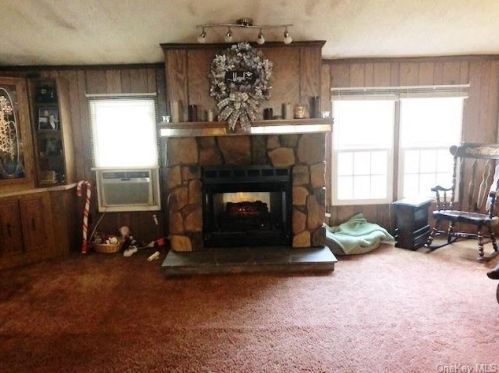 121 Boehmler Rd, Sparrowbush, NY 12780-5521