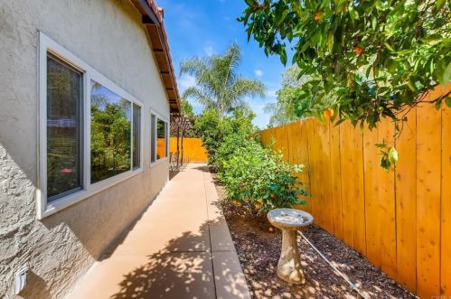 757 Honeydew Ln, Vista CA  92084-3115 exterior