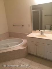 1921 Norhardt Dr, Brookfield WI  53045-5035 exterior