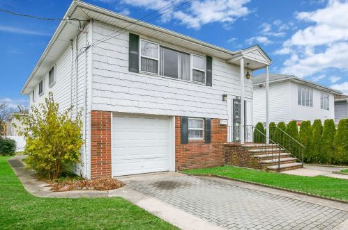 16130 89th St, Jamaica, NY 11414-3411