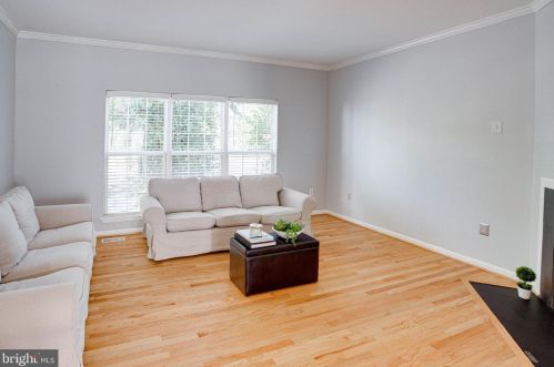 3297 Gina Pl, Woodbridge VA  22193-5927 exterior