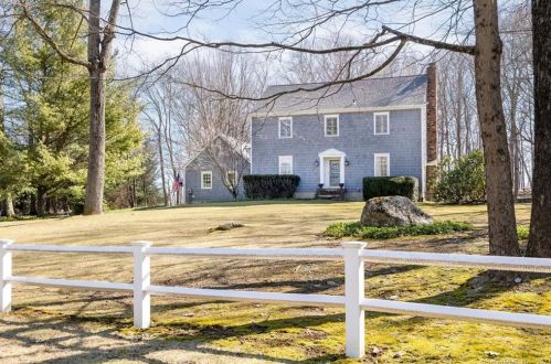 70 Bobbys Ct, Ridgefield, CT 06877-3501