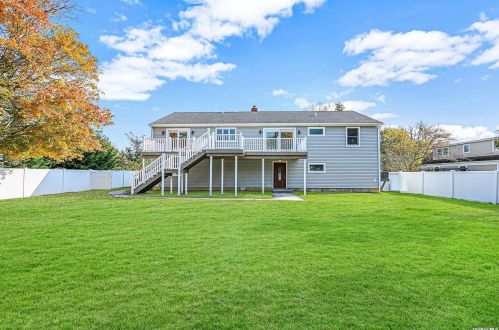 33 Bayview Pl, Amityville, NY 11701-3931