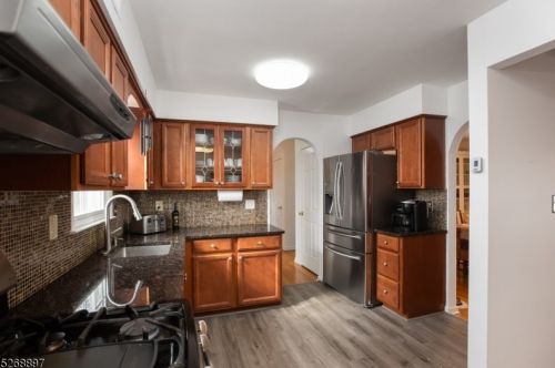 4 Remrose Ledge, Green Brook, NJ 08812-1811