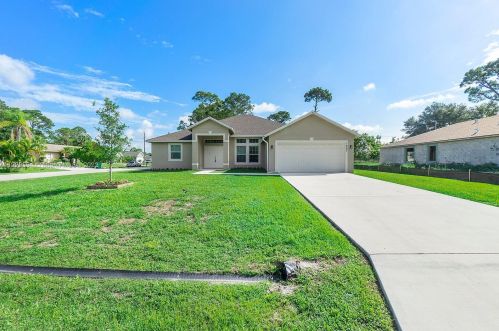 1097 Eureka Ave, Fort Pierce, FL 34953-2888