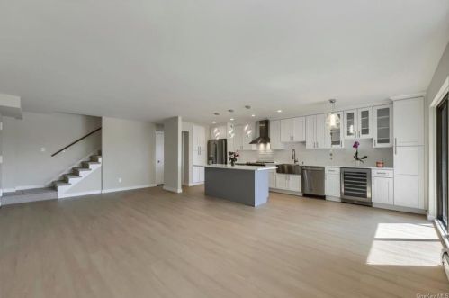 2 Revolutionary Rd, Briarcliff, NY 10510-2032
