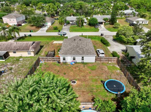 1977 Floresta Dr, Fort Pierce FL  34983-4619 exterior