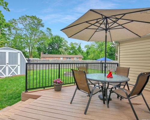 12 Patiky St, San Remo, NY 11754-1902