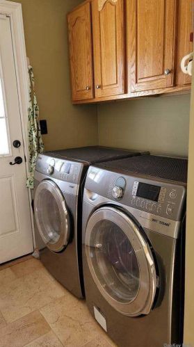 15 Mont Ave, Huntington Station NY 11746-6835 exterior