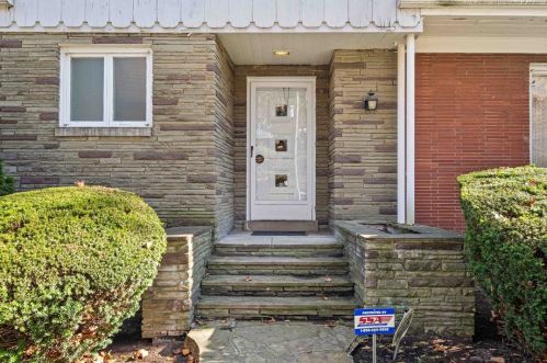 5737 Aylesboro Ave, Pittsburgh, PA 15217-1472