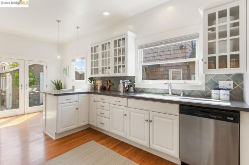 5448 Boyd Ave, Oakland CA  94618-1115 exterior