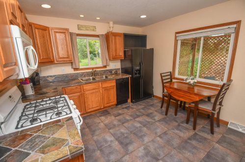 1109 Birch Dr, Waukesha, WI 53188-2245