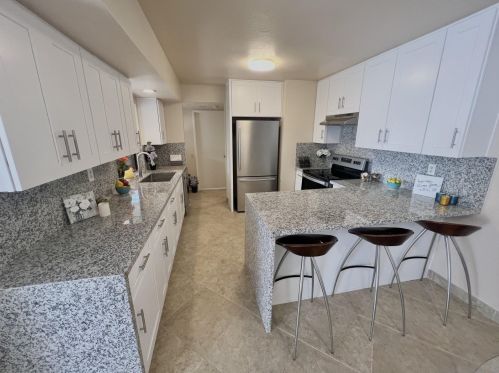 7952 Playmor Ter, San Diego, CA 92122-1710