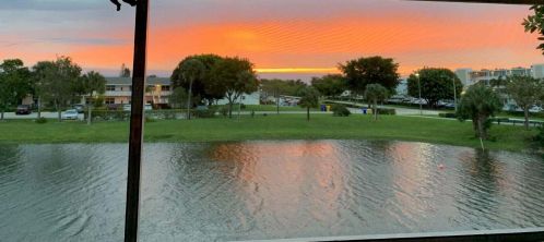 3 Berkshire A, West Palm Beach FL  33417-2151 exterior