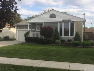7 Gil Ln, Cheektowaga, NY 14043-1805