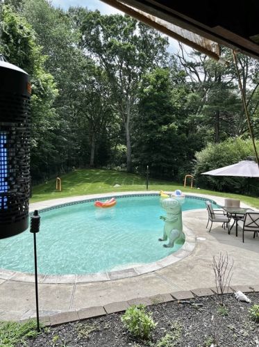 6 Larson Cir, Burlington, MA 01803-5109